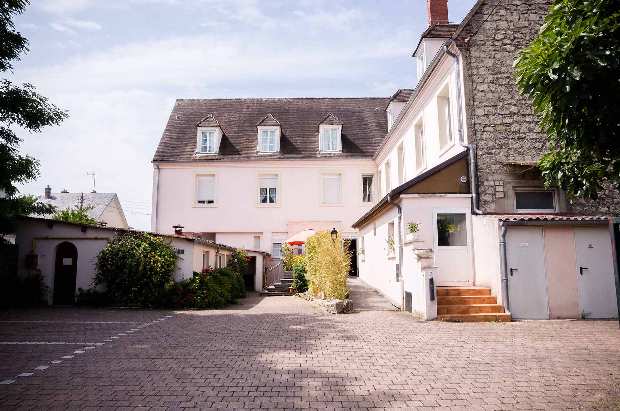 Hôtel Moderne Gisors — vue extérieure